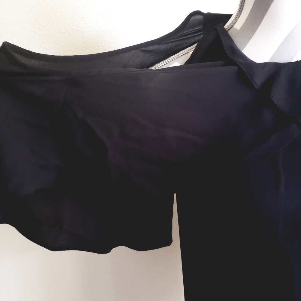 NWT Vince Camuto Faux Wrap Top - Picture 2 of 6